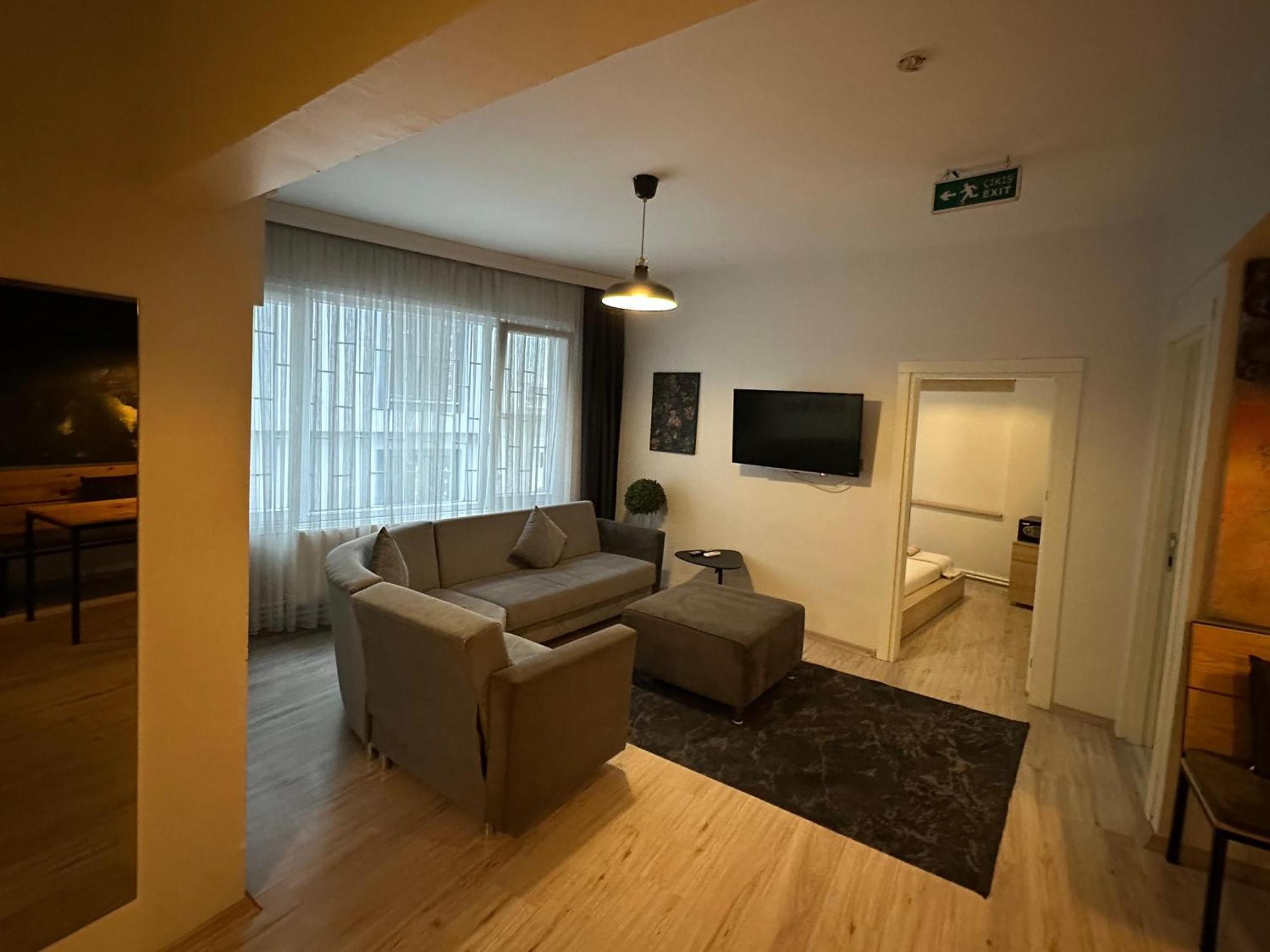 Social House Hotel *